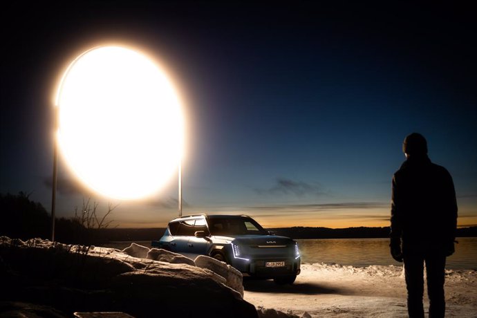 The Kia EV9 powers a light installation to mimic the sun in Norway