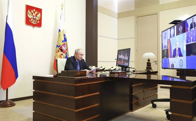 El presidente de Rusia, Vladimir Putin, preside una reunión telemática