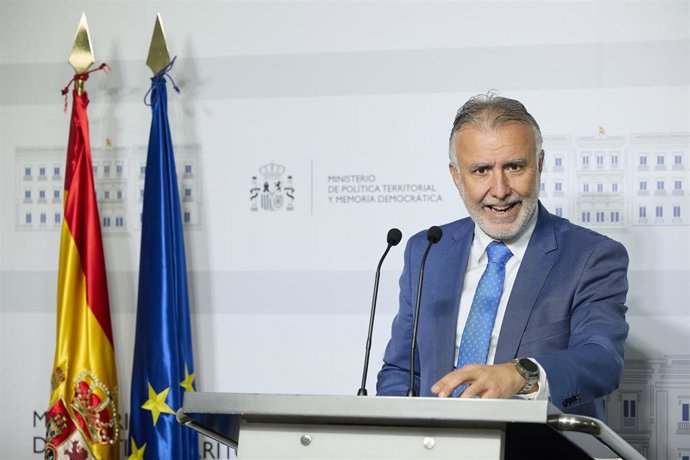 El ministro de Política Territorial y Memoria Democrática, Ángel Víctor Torres, ofrece una rueda de prensa para hacer balance de los acuerdos alcanzados con las comunidades autónomas en el Ministerio  a 15 de febrero de 2024, en Madrid (España).