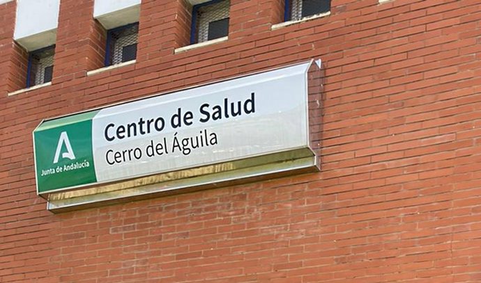 Archivo - Imagen de recurso de la fachada del centro de salud del Cerro del Águila.