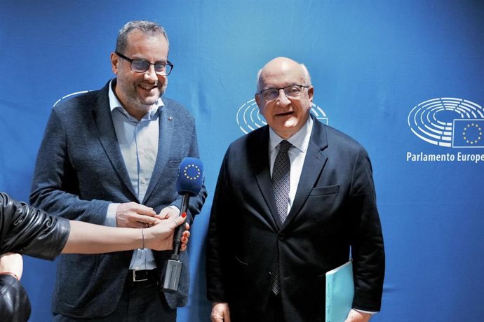 Los Eurodiputados Iban García Del Blanco (S&D) Y Javier Zarzalejos (PPE) En Un Encuentro En Bilbao