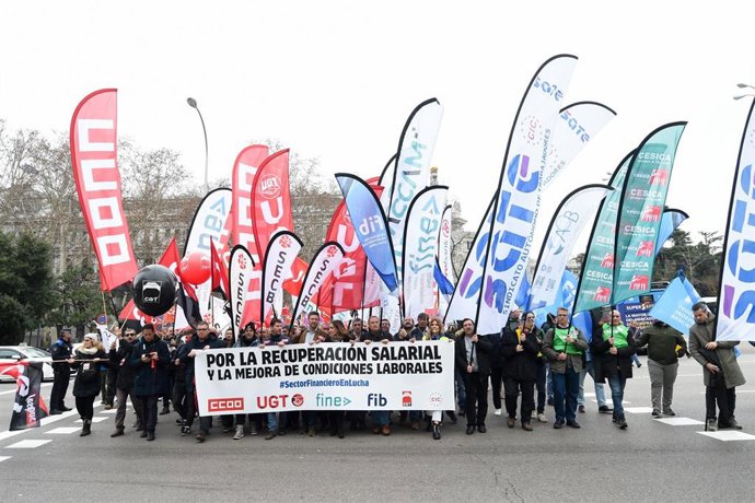 Empleados de banca durante una manifestación en Madrid este mes de febrero