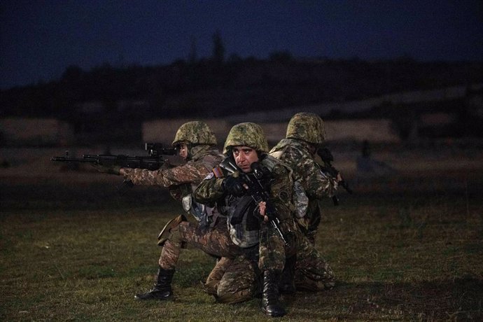 Archivo - Varios militares del Ejército de Armenia durante unas maniobras.