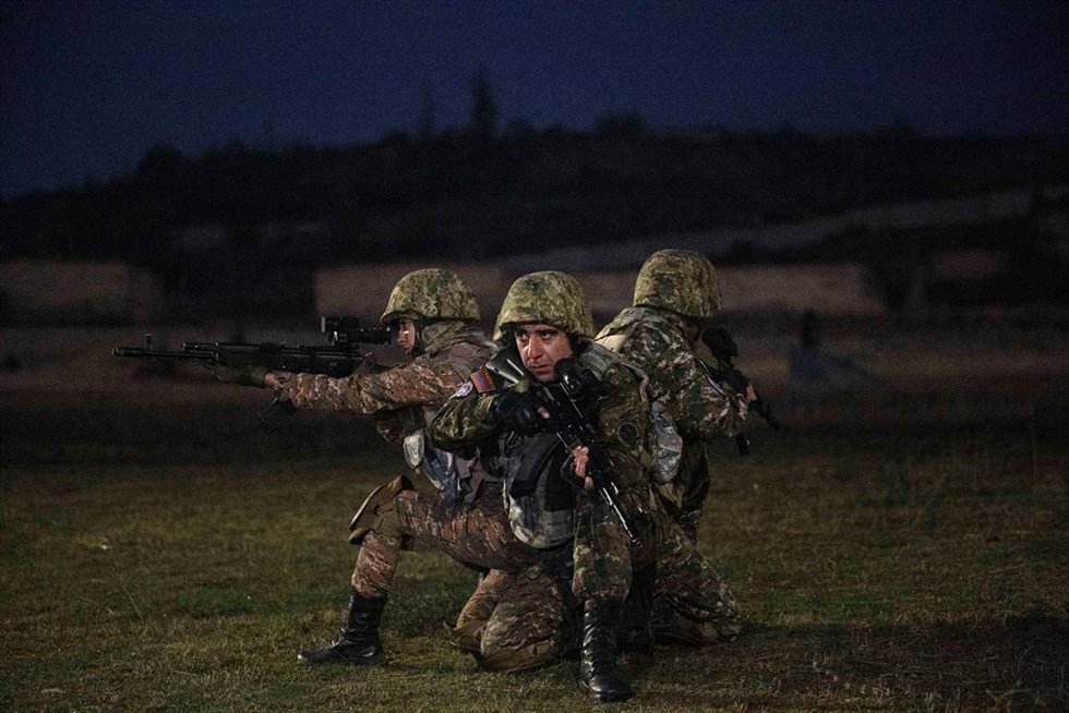 Archivo - Varios militares del Ejército de Armenia durante unas maniobras.