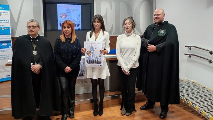 Presentación del concurso de escaparates y balcones impulsado por la Hermandad de los Estudiantes y la Federación Asturiana de Comercio en Oviedo.