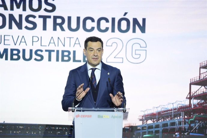 El presidente de la Junta de Andalucía, Juanma Moreno, en el acto de primera piedra de la nueva planta de biocombustibles 2G de Cepsa y Bio-Oils.