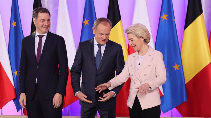 23 February 2024, Poland, Warsaw: Alexander De Croo, Prime Minister of Belgium, Donald Tusk, Prime Minister of Poland, and Ursula von der Leyen, President of the European Commission, stand together for photos before a meeting in Warsaw. The meeting will a