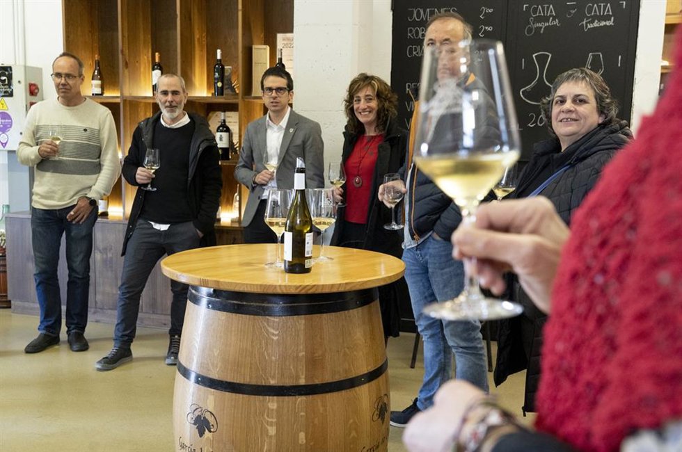 Candidato de EH Bildu visitó en la jornada de ayer Rioja Alavesa