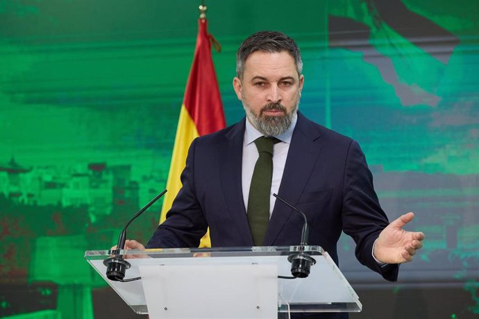 El líder de VOX, Santiago Abascal, durante una rueda de prensa tras la reunión en la sede del partido.