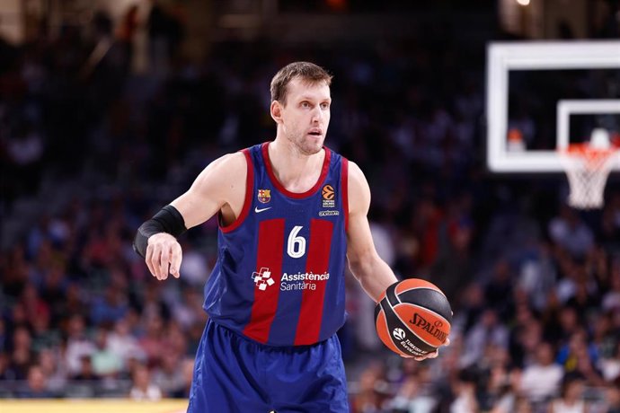 Archivo - Jan Vesely of FC Barcelona in action during the Turkish Airlines EuroLeague, Regular Season, basketball match played between Real Madrid and FC Barcelona at Wizink Center on October 26, 2023, in Madrid, Spain.