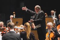 El director titular y artístico de la ROSS, Marc Soustrot, finaliza su etapa en la Sinfónica a finales de la temporada