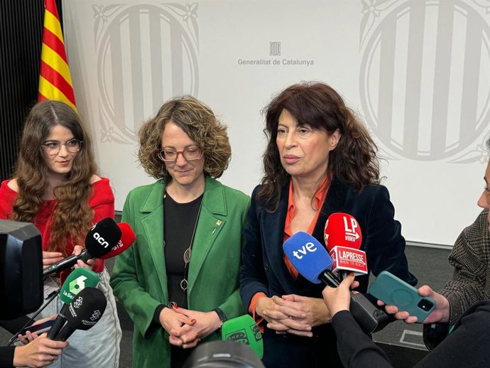 La consellera Tània Verge y la ministra Ana Redondo en declaraciones a los periodistas en Barcelona este viernes