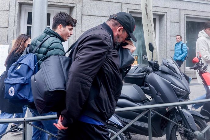 El exasesor del exministro José Luis Ábalos, Koldo García, a su salida de la Audiencia Nacional, a 22 de febrero de 2024, en Madrid (España). 