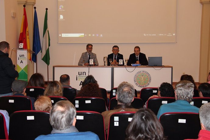 Conferencia de Manuel Ruiz Amezcua sobre Antonio Machado.