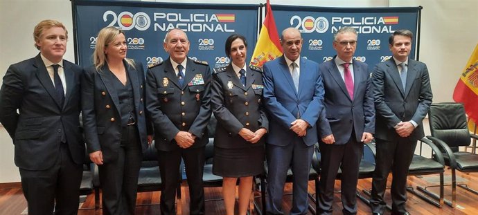 Autoridades en la toma de posesión de la nueva jefa superior de Policía en Extremadura, María Elisa Fariñas Abellán