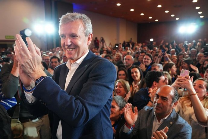 El candidat Popular a la Xunta, Alfonso Rueda, celebra la victòria durant el seguiment de la jornada electoral dels comicis autonòmics de Galícia.