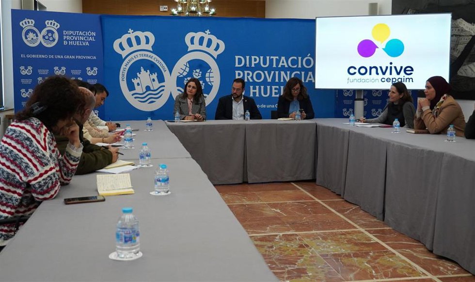 Encuentro entre la Diputación y asociaciones.