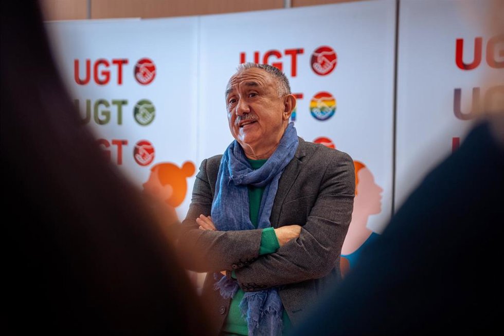 Archivo - El secretario general de UGT, Pepe Álvarez, durante un desayuno informativo, en la sede de la UGT, a 11 de enero de 2024, en Madrid (España).  