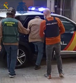 Hombre detenido en Pontevedra por varios robos con fuerza a lavanderías de la provincia.