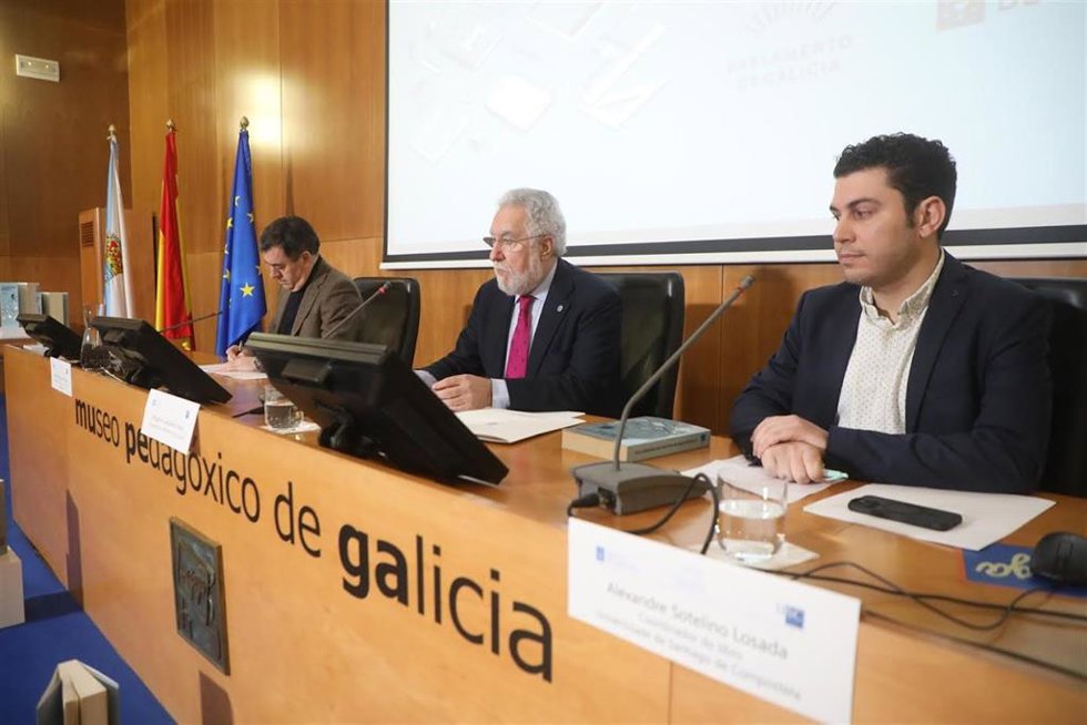 Archivo - El Conselleiro De Cultura, Educación, FP E Universidades En Funciones, Román Rodríguez, El Presidente Del Parlamento De Galicia, Miguel Ángel Santalices, Y El Profesor De La USC Alexandre Sotelino
