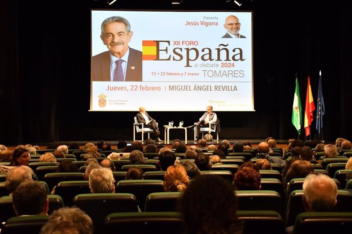 Miguel Ángel Revilla en la segunda sesión del XII Foro España a debate organizado por el Ayuntamiento de Tomares.