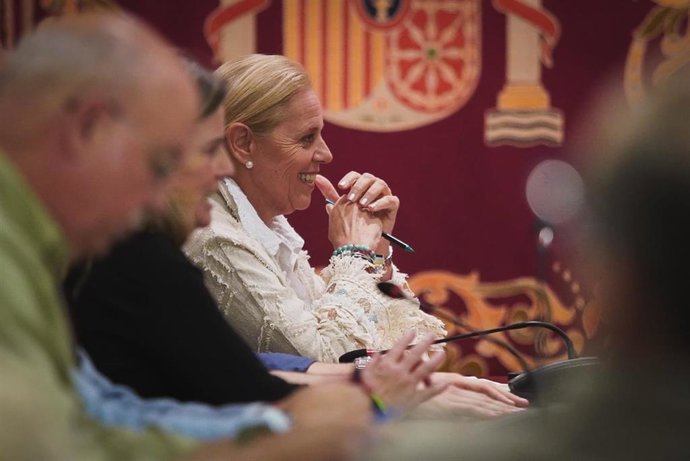 Archivo - La alcaldesa de Bormujos en el pleno