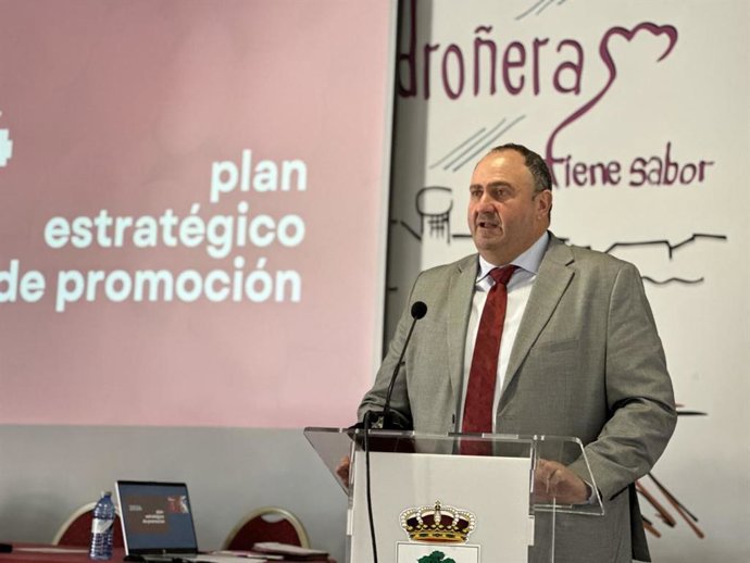 El consejero de Agricultura, Ganadería y Desarrollo Rural, Julián Martínez Lizán