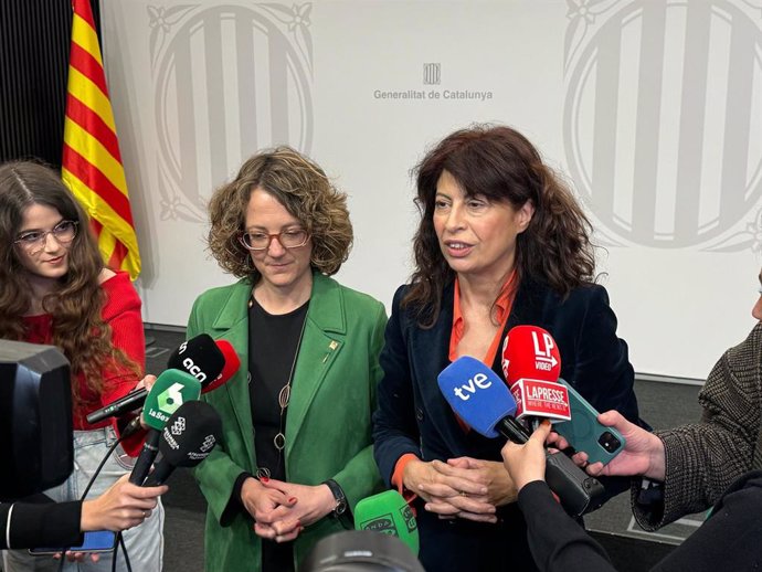 La consellera d'Igualtat i Feminismes de la Generalitat,Tània Verge, i la ministra d'Igualtat, Ana Redondo