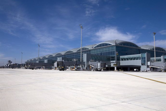 Archivo - Aeropuerto de Alicante-Elche Miguel Hernández en imagen de archivo.