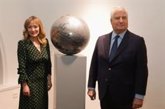 Foto: Denise De La Rue inunda la nueva Sala de Arte Contemporáneo del Palacio de Liria con un "diálogo" entre Colón y la NASA