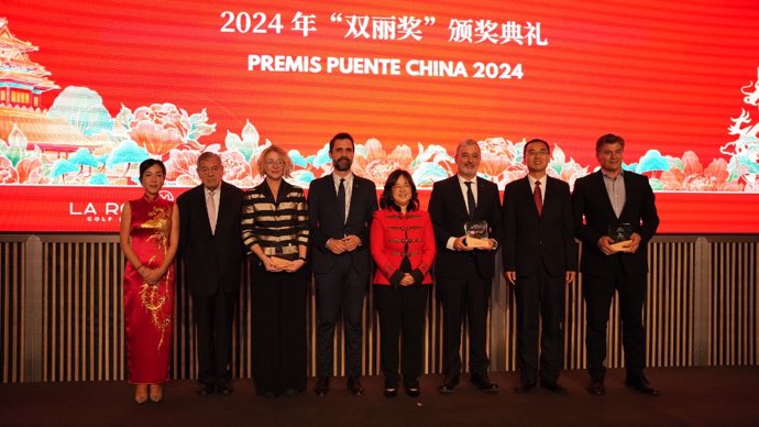Entrega de la primera edición de los Premios Puente China en una gala este jueves