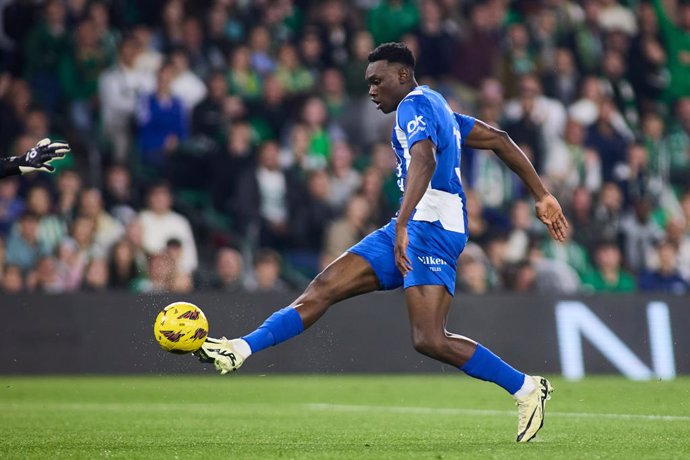 Samu Omorodion of Deportivo Alaves in action during the Spanish league, La Liga EA Sports, football match played between Real Betis and Deportivo Alaves at Benito Villamarin stadium on February 18, 2024, in Sevilla, Spain.