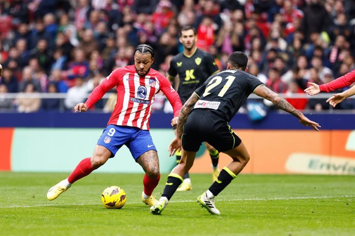 Archivo - Memphis Depay of Atletico de Madrid in action during the spanish league, La Liga EA Sports, football match played between Atletico de Madrid and UD Almeria at Civitas Metropolitano stadium on December 10, 2023, in Madrid, Spain.