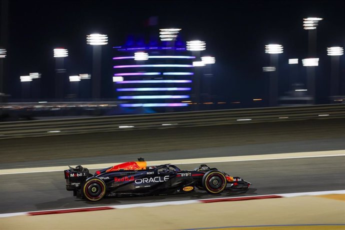 Max Verstappen (Red Bull) durante los test de pretemporada en Baréin.