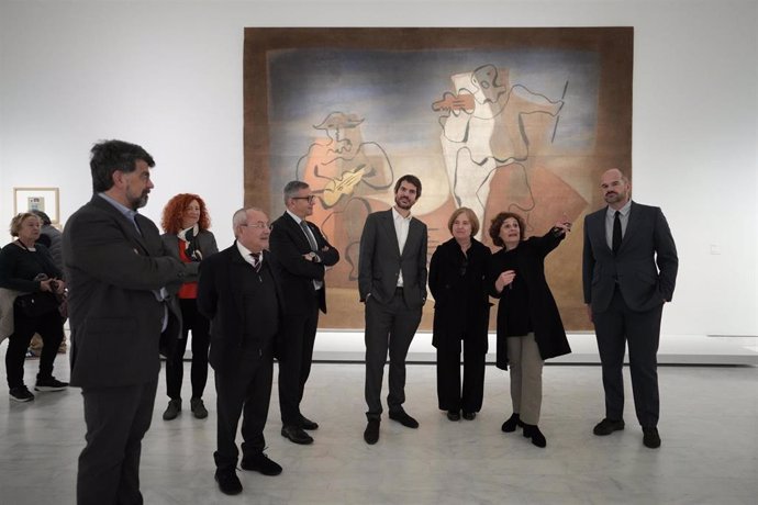 El ministro Ernest Urtasun visita la obra 'Miró-Picasso' en Barcelona