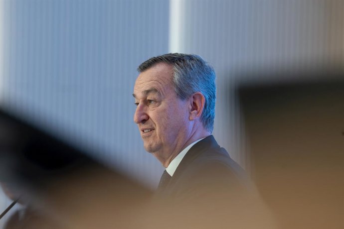 El consejero delegado de Banco Sabadell, César González-Bueno, interviene durante el acto de presentación de resultados 2023, en la sede del Banco Sabadell, a 1 de febrero de 2024, en San Cugat del Vallés, Barcelona, Catalunya (España). 