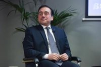 Albares dice que habrá una "respuesta adecuada" cuando se aclaren las circunstancias del asesinato del desertor ruso