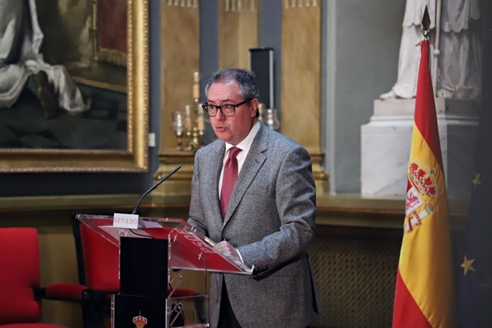 El secretario general del PSOE-A, Juan Espadas, este martes en rueda de prensa en el Senado.