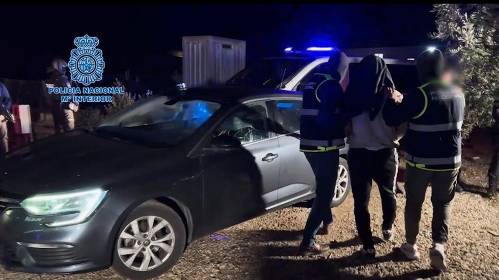 Archivo - Momento de la detención en Níjar (Almería) por difundir propaganda yihadista de forma masiva en redes sociales