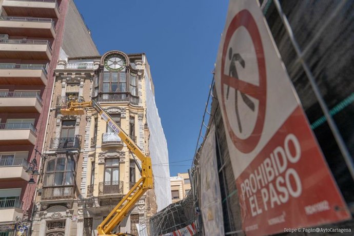 Archivo - Obras en un edificio de la plaza de la Merced en una imagen de archivo.