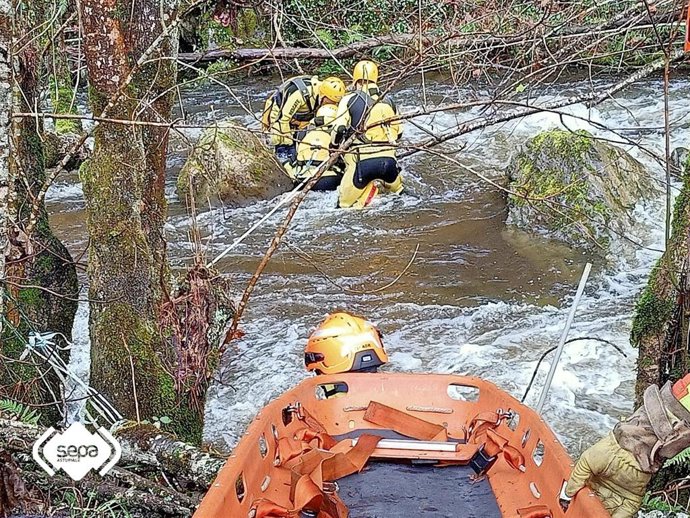 Archivo - Rescate fluvial en la Ruta del Alba.