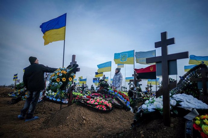 Tumbas de ciudadanos ucranianos fallecidos en el conflicto con Rusia, en la ciudad de Odesa