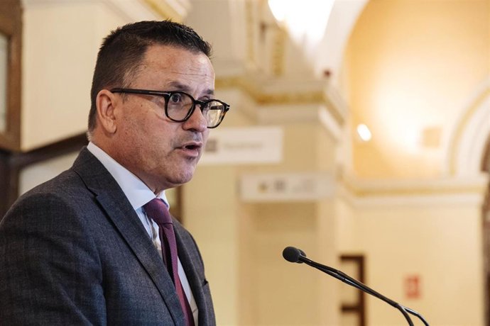 Archivo - El consejero de Medio Rural de Galicia, José González Vázquez, ofrece una rueda de prensa tras la reunión con los consejeros de Pesca de las comunidades autónomas, en la sede del Ministerio, a 18 de diciembre de 2023, en Madrid (España). El ob