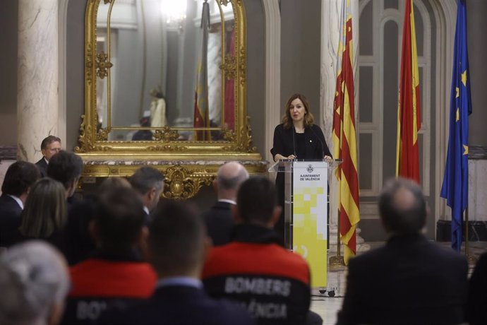 Pleno extraordinario en el Ayuntamiento de València por el incendio en Campanar