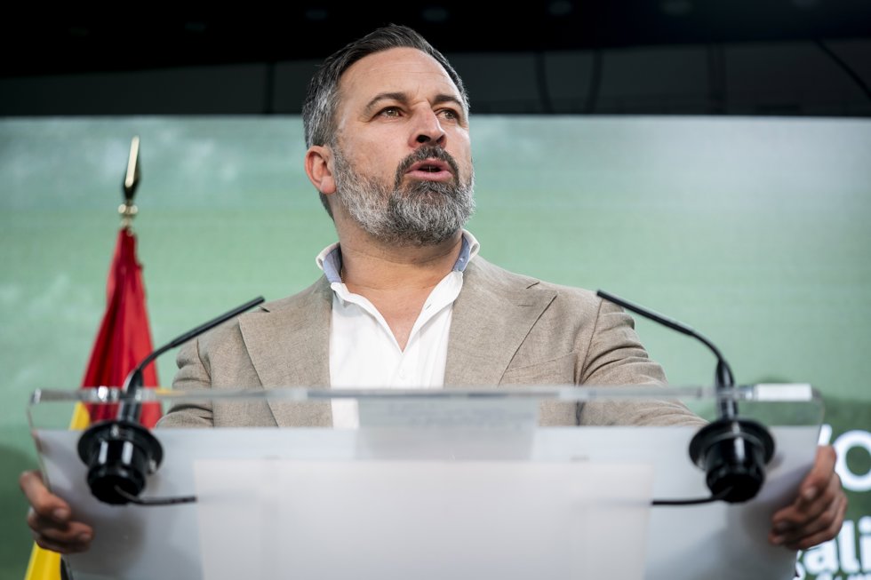 El presidente de Vox, Santiago Abascal, durante el seguimiento de la jornada electoral de los comicios autonómicos de Galicia