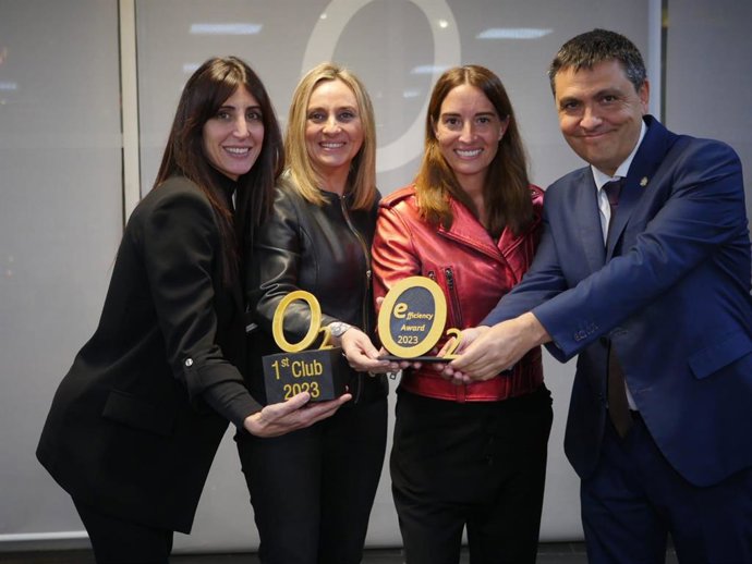 La alcaldesa de Granada visita el Centro Wellness Neptuno de Granada.