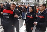 Feijóo agradece a bomberos su trabajo durante el incendio de Valencia: "Toda España ha estado pendiente"