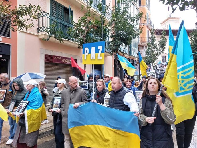 Unas 200 personas recorren Palma para recordar que la guerra en Ucrania continúa y "se siguen necesitando ayudas"