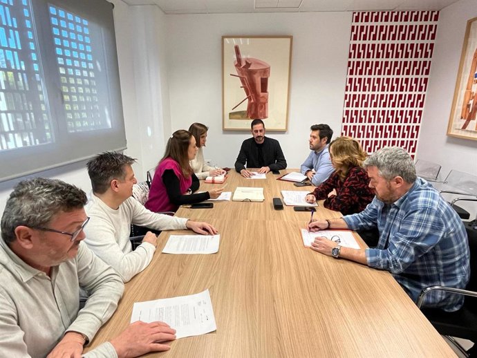 Reunión de trabajo en el Ayuntamiento de Mislata tras el incendio de Campanar