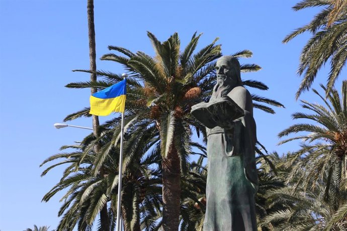 El Govern ondea la bandera de Ucrania en el segundo aniversario del inicio de la invasión rusa